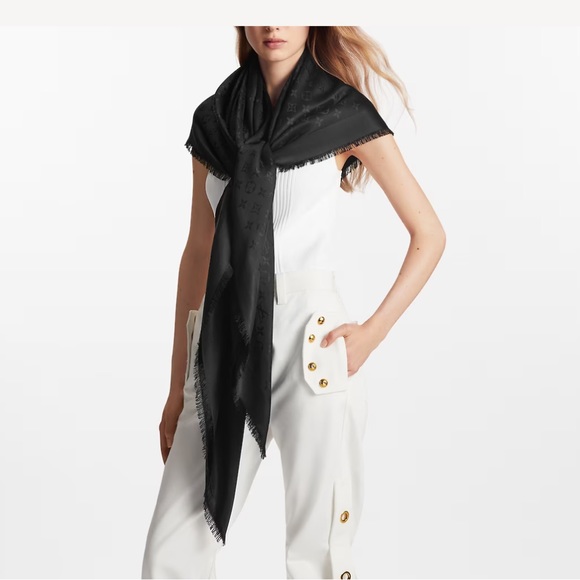 Authentic Louis Vuitton monogram shawl - Picture 2 of 5